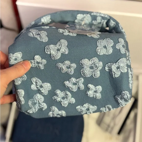 Gift set - dior denim beauty pouch, floral pouch, Dior lash primer, + more - Picture 4 of 5